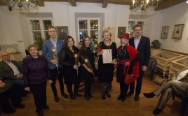 Arūno Sartanavičiaus nuotrauka. (Iš dešinės) LŽS pirmininkas D. Radzevičius, A. Adomaitienė, G. Didžiapetrienė, L. Bacevičiūtė, L. Bataitienė, S. Sinkevičius, A. Armalė Arūno Sartanavičiaus nuotrauka. (Iš dešinės) LŽS pirmininkas D. Radzevičius, A. Adomaitienė, G. Didžiapetrienė, L. Bacevičiūtė, L. Bataitienė, S. Sinkevičius, A. Armalė