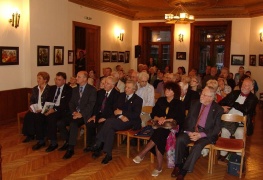 Rašytojų namų salė buvo pilna Rašytojų namų salė buvo pilna