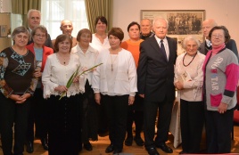 Vytautas Leščinskas (ketvirtas iš dešinės) su grupe renginio dalyvių. Gintaro Leščinsko nuotrauka Vytautas Leščinskas (ketvirtas iš dešinės) su grupe renginio dalyvių. Gintaro Leščinsko nuotrauka
