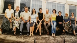 „Kėdainių garso“ kolektyvas ant redakcijos stogo su redaktore Ingrida Marijošienė. Asmeninio archyvo nuotr. „Kėdainių garso“ kolektyvas ant redakcijos stogo su redaktore Ingrida Marijošienė. Asmeninio archyvo nuotr.
