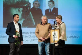 Apdovanojami geriausios 2017 m. televizijos dokumentikos laidos „Alfonsas Svarinskas“ autoriai Andrius Gudauskas ir Juozas Sabolius Apdovanojami geriausios 2017 m. televizijos dokumentikos laidos „Alfonsas Svarinskas“ autoriai Andrius Gudauskas ir Juozas Sabolius