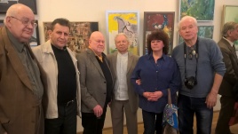 Jonas Jackevičius (centre) su kolegomis žurnalistais per parodos atidarymą Jonas Jackevičius (centre) su kolegomis žurnalistais per parodos atidarymą