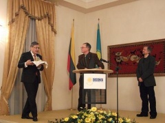 Pirmosios vietos laureatas Audrys Antanaitis sakė, kad Kazachstanas – neišsenkantis pažinimo šaltinis, kuris negali nedominti Lietuvos žurnalistų.   