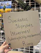 E.Butrimo nuotraukoje: Vilnietė Rima ukrainiečių kariams linkėjo sveikatos, stiprybės ir ištvermės