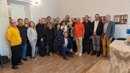 Po konferencijos. Nuotrauka atminimui Po konferencijos. Nuotrauka atminimui