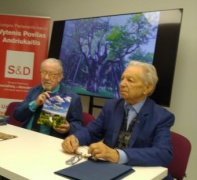 Stanislovas Balčiūnas ir Ipolitas Skridla knygos pristatyme. Vytauto Žeimanto nuotr. Stanislovas Balčiūnas ir Ipolitas Skridla knygos pristatyme. Vytauto Žeimanto nuotr.