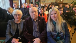 Petras Palilionis (centre). Šalia Biruta Augustinienė ir Milda Palilionytė Petras Palilionis (centre). Šalia Biruta Augustinienė ir Milda Palilionytė