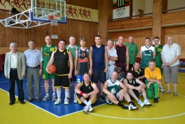 Po krepšinio varžybų Alytuje (Daivos Jokubauskienės nuotr.). Po krepšinio varžybų Alytuje (Daivos Jokubauskienės nuotr.).
