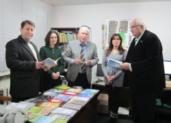 Atvirų durų dienoje žurnalistai (iš kairės) Albertas Vaidila, Jelena Malinovskaja, Jeronimas Laucius, Marija Stanionienė, Vytautas Žeimantas. Audronės Stasytienės nuotrauka  