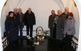Prie Kristijono Donelaičio kapo Prie Kristijono Donelaičio kapo