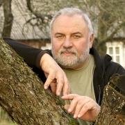 Alvydo Urbano nuotraukoje: komentarų autorius, savaitraščio „Šeimininkė“ bendradarbis, rašytojas Gasparas Aleksa Alvydo Urbano nuotraukoje: komentarų autorius, savaitraščio „Šeimininkė“ bendradarbis, rašytojas Gasparas Aleksa