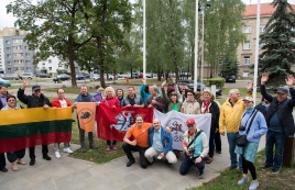   Žurnalistų išlydėjimas į ekpediciją. (aut. – L. Skirpstas)