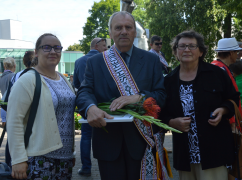 Su mylima žmona Aldona ir dukra Simona Anykščiuose, ką tik man įteikus „Šimtmečio anykštėno“ regalijas ( 2018 m. ) Nuotrauka iš asmeninio albumo