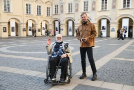 Fotografai Antanas Sutkus ir Artūras Morozovas parodos „Universiteto žmonės“.fotografijų parodos „Universiteto žmonės“ atidaryme. R.Danisevičiaus nuotr.  