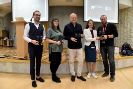 Išdalinti Romo Sakadolskio žurnalistikos apdovanojimai / VDU nuotr. Išdalinti Romo Sakadolskio žurnalistikos apdovanojimai / VDU nuotr.